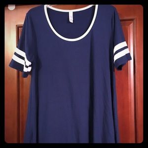 Large Lularoe Perfect Tee